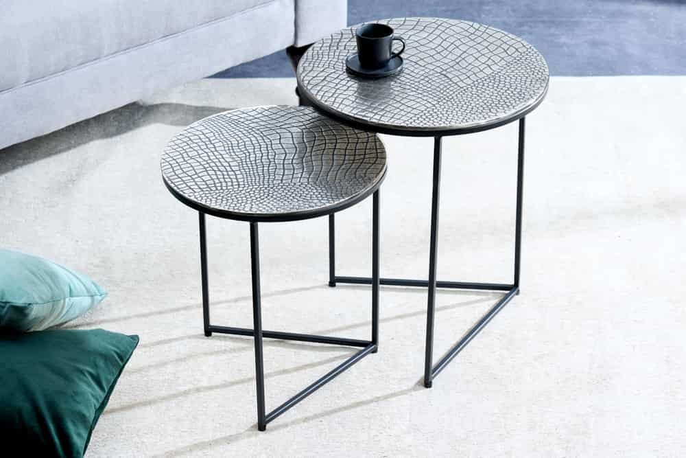 Ronde set van 2 bijzettafels ELEMENTS 40cm zilver antiek krokodillenmotief handgemaakt - 43494