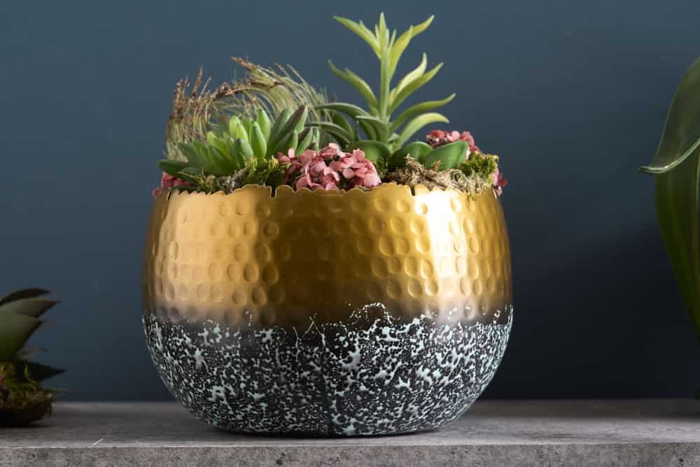 Handgemaakte decoratieve kom ORIENT 19cm goud met patina in klassiek gehamerd ontwerp - 41562