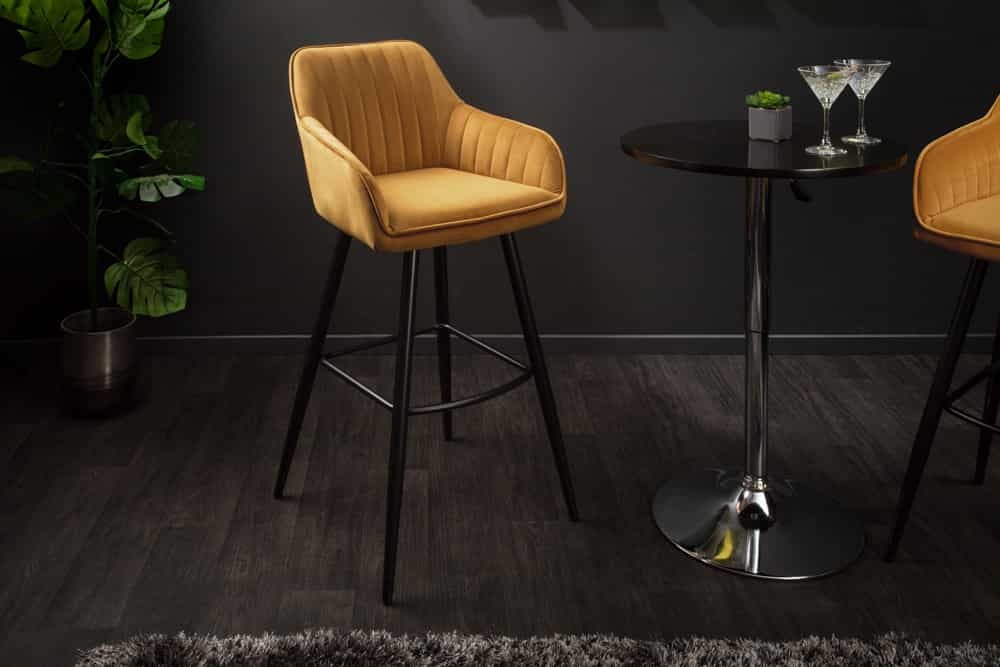 Elegante barkruk TURIN mosterdgeel fluweel met decoratieve doorgestikte barstoel met armleuning - 40437